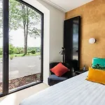 מלון Domaine De Ronchinne - Maison Du Jardinier 3*