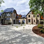 מלון Domaine De Ronchinne - Maison Du Jardinier 3*
