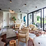 מלון Domaine De Ronchinne - Maison Du Jardinier 3*