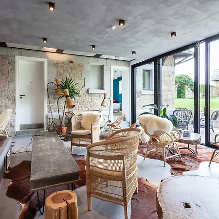 Hotel Domaine De Ronchinne - Maison Du Jardinier 3*